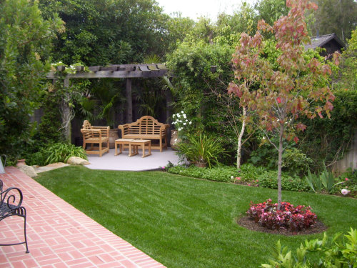 Zale's landscapers maintain your lawn and landscape to keep it looking its best all year round.